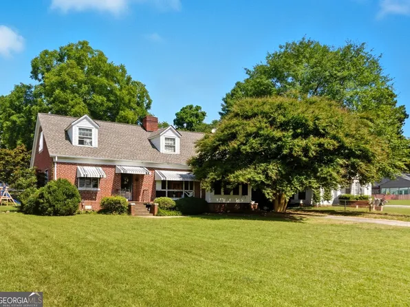 45 Hayes St, Toccoa, GA 30577