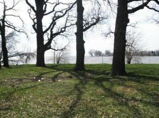 Hickory Ln, Oshkosh, WI 54901