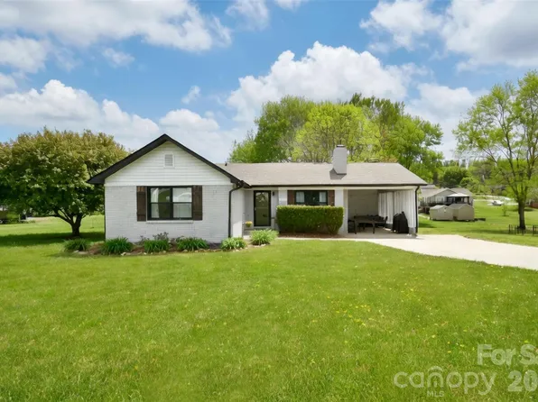 1061 Rembrandt Dr SW, Concord, NC 28027