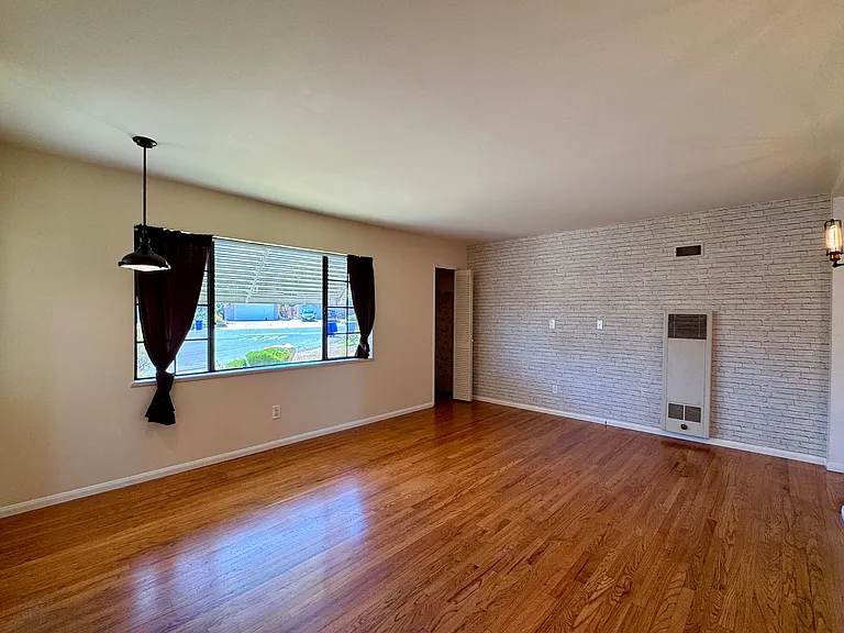 6279 Dixie Dr — Photo 16