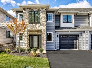 14 Silverwood Cir, Suffern, NY 10901