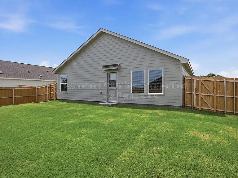 3719 Longleaf Dr — Photo 22