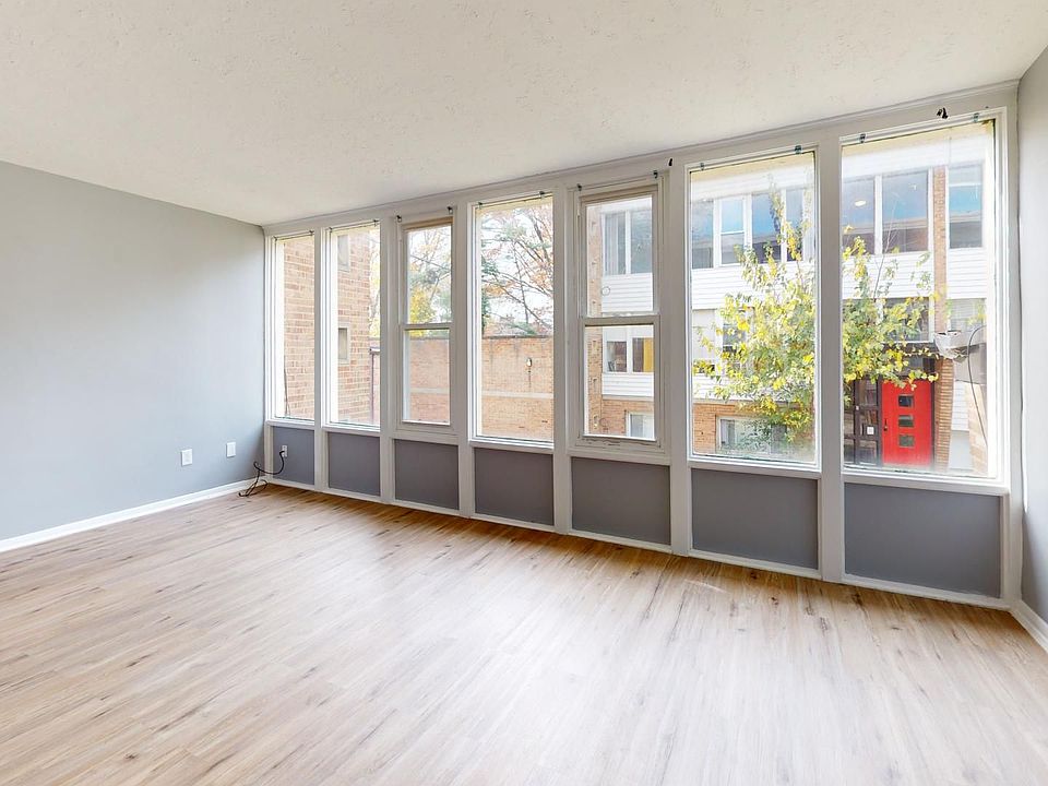 1st image of 18915 Hilliard Blvd #4