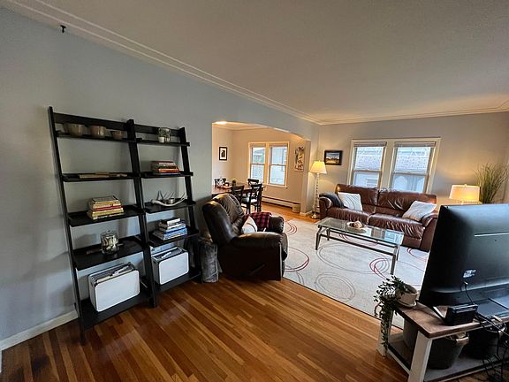 4th image of 285 Saratoga St S #1