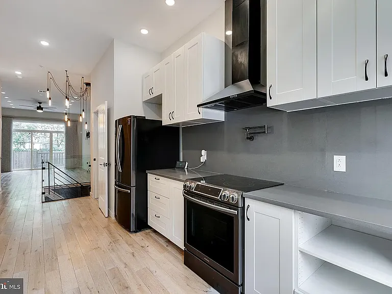 1825 Ginnodo St #1R — Photo 3