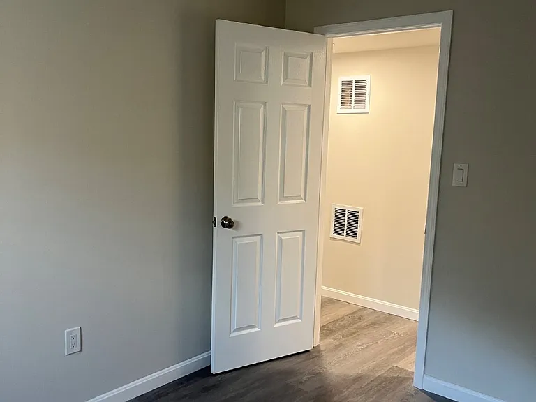 9734 Dumbarton Dr — Photo 10