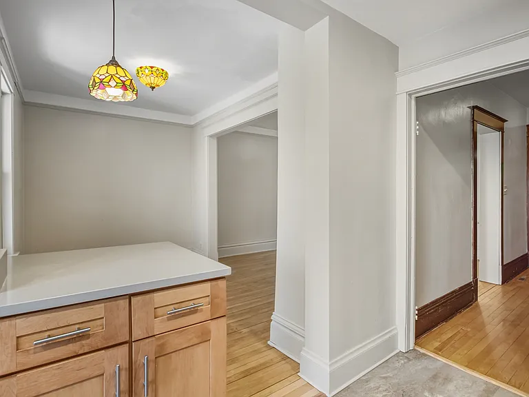 512 E 8th St — Photo 34