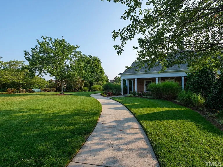 306 Canyon Lake Cir — Photo 25