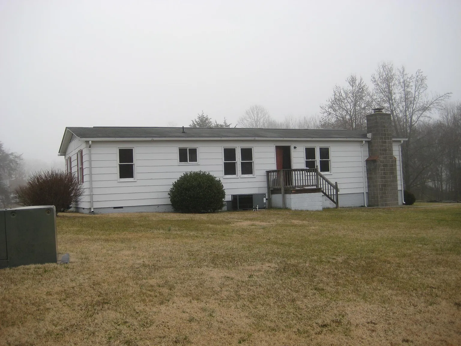3 bed, 1.5 bath, 1300 sqft, $2,000 — Photo 2