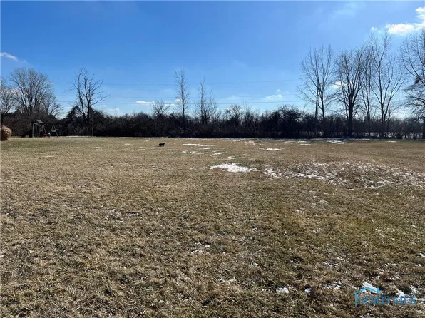 56 Pleasant Dr, Fremont, OH 43420