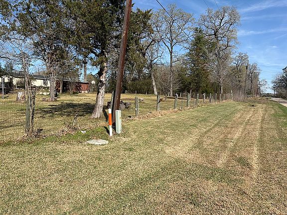 4th image of 389 Petersburg Dr