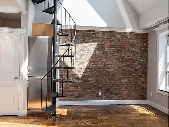 350 West 21st Street image 1 of 9