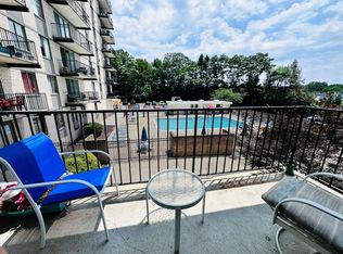 3245 Rio Dr APT 204, Falls Church, VA 22041