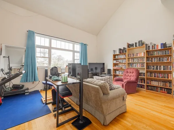131 Glenville Ave #131, Allston, MA 02134