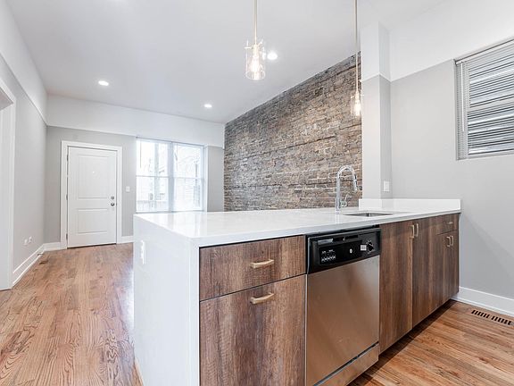 2nd image of 1836 W Augusta Blvd APT 1