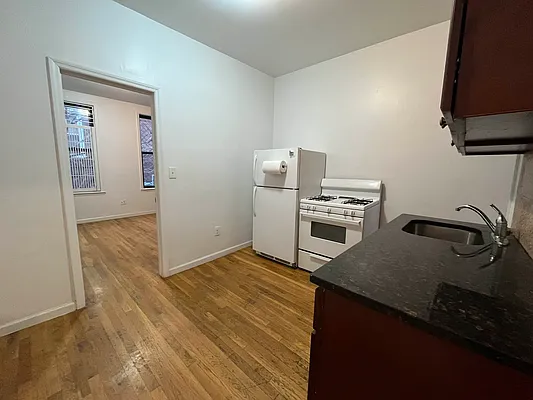 Rented by Parlor Real Estate Corp | media 17