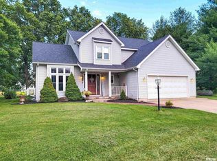 352 Hancock Dr, Flora, IL 62839