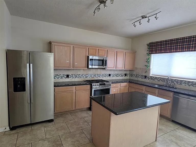 2715 Riverhollow Ln — Photo 17