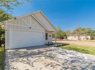 624 Stratton Ave, Seguin, TX 78155