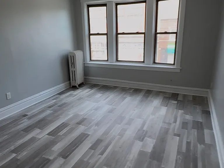 2535 W 63rd St #2 — Photo 5