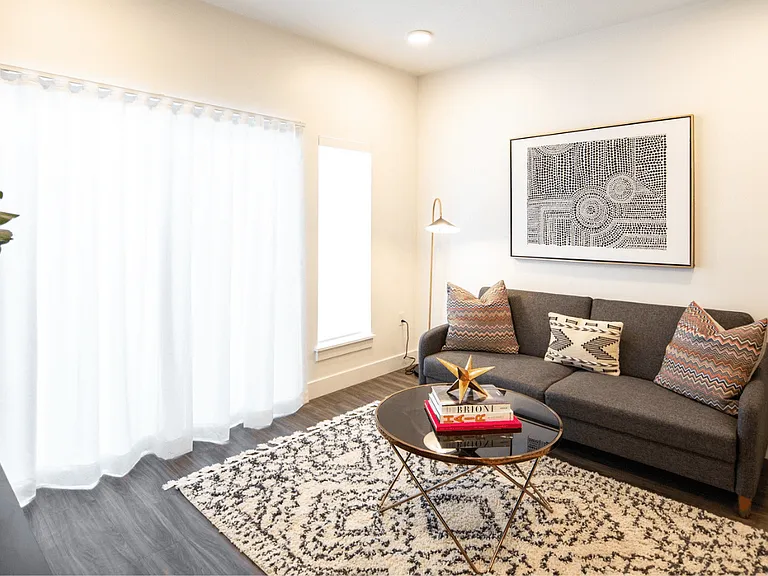 Onyx Apartments — Photo 10