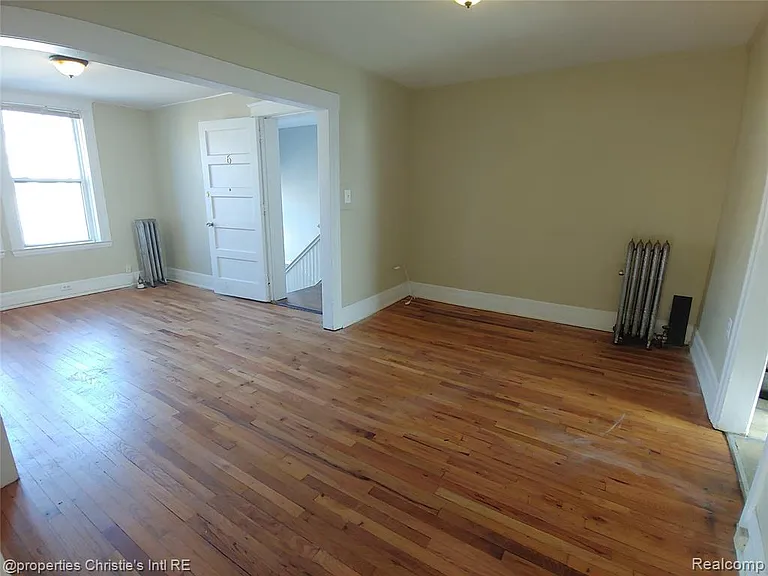 1535 W Canfield St #4 — Photo 2