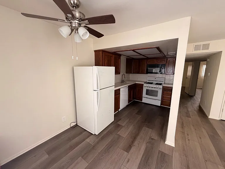 11215 Camarillo St #106 — Photo 4
