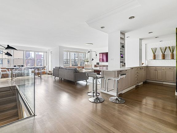 4th image of 155 E 38th St APT 17K