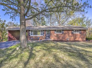 5025 Staten Dr, Godfrey, IL 62035