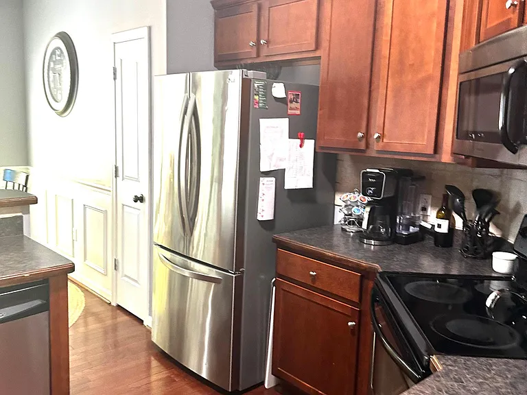 1231 Brighton Ln — Photo 9