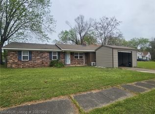 611 E Academy St, Paris, AR 72855
