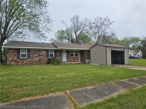 611 E Academy St, Paris, AR 72855