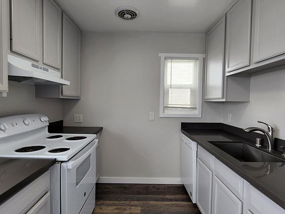 2nd image of 465 Esplanade Ave APT 1