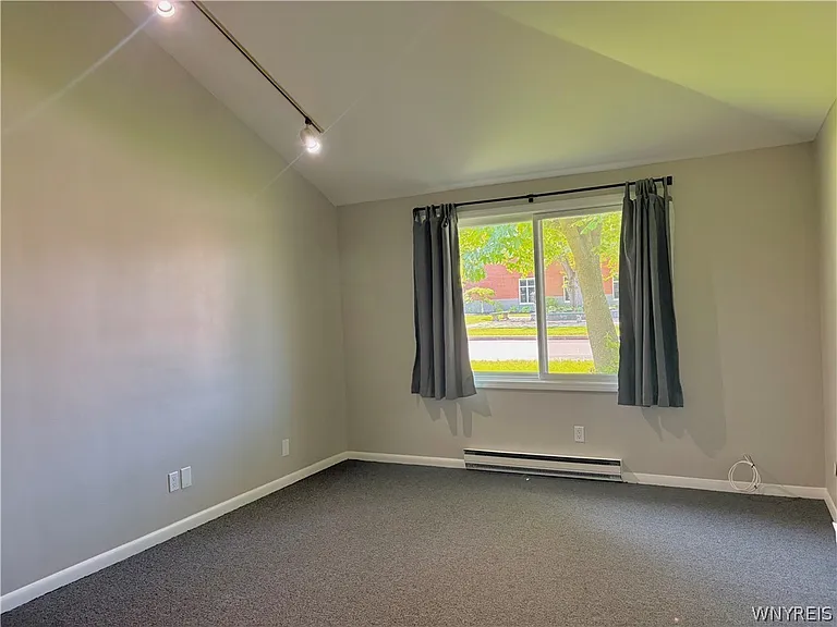 700 Park Ave — Photo 5