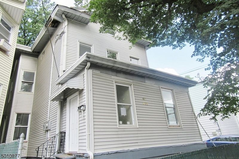 1st image of 670-672 E 24th St