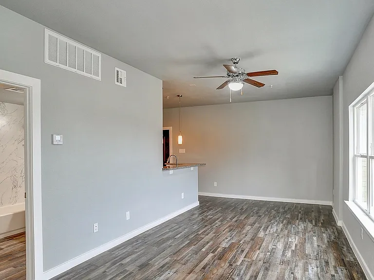 1420 Park Pl — Photo 7