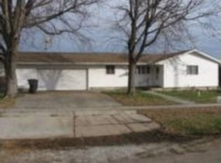 502 W Maple St, Blue Hill, NE 68930
