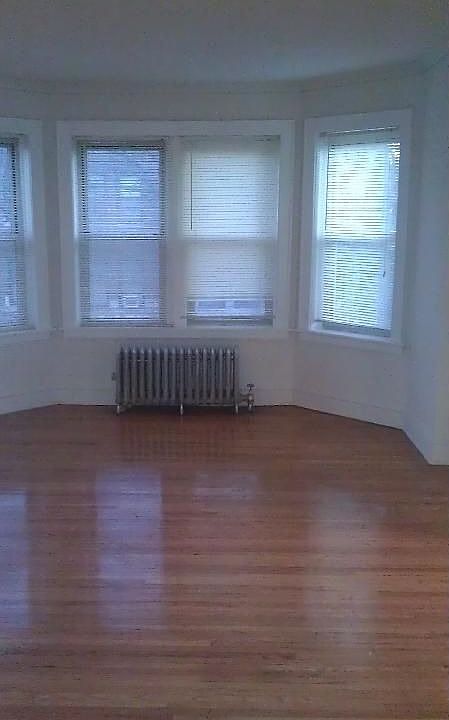2nd image of 6231 N Artesian Ave APT 2W