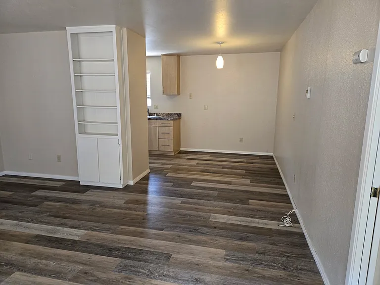 1425 Essex St — Photo 6