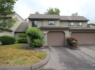 4 Applewood Ln #4, Avon, CT 06001
