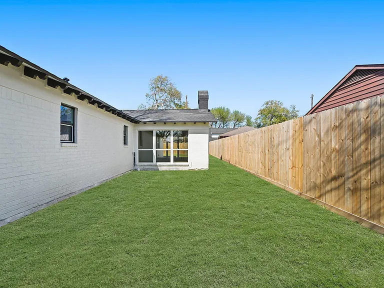 10722 Lynbrook Dr — Photo 32