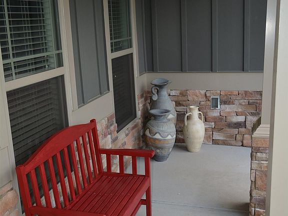 3rd image of 219 Wynnward Way