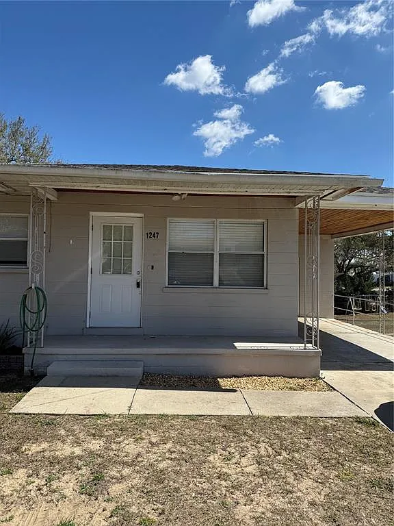 3 bed, 1.0 bath, 938 sqft, $1,600 — Photo 3