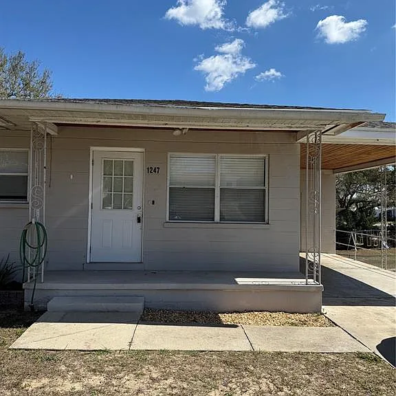 1247 Lakeview Dr — Photo 3