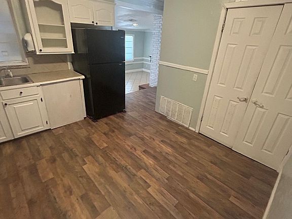 4th image of 1054 Matthews Ave