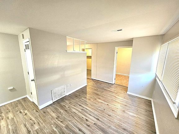 3rd image of 10325 Duke Dr
