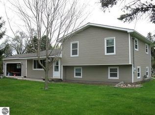 335 Washington St, Sterling, MI 48659