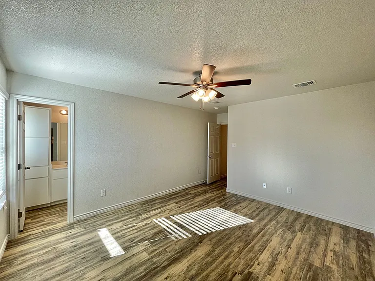 1801 Castroville Trl — Photo 21