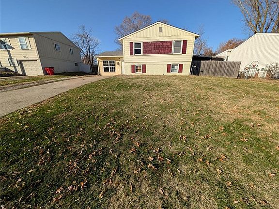 2nd image of 804 N Tepee Dr