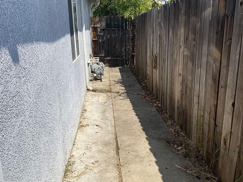 Your backyard area perfect for bikes or a small animal